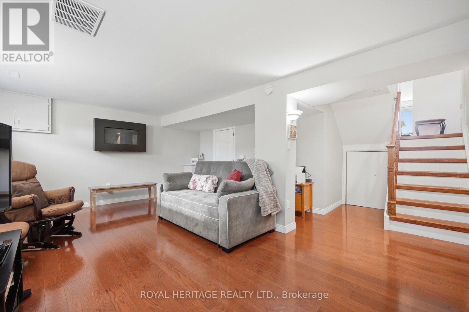 












115 CLOVER RIDGE DRIVE E

,
Ajax (South East),




Ontario
L1S1H1

