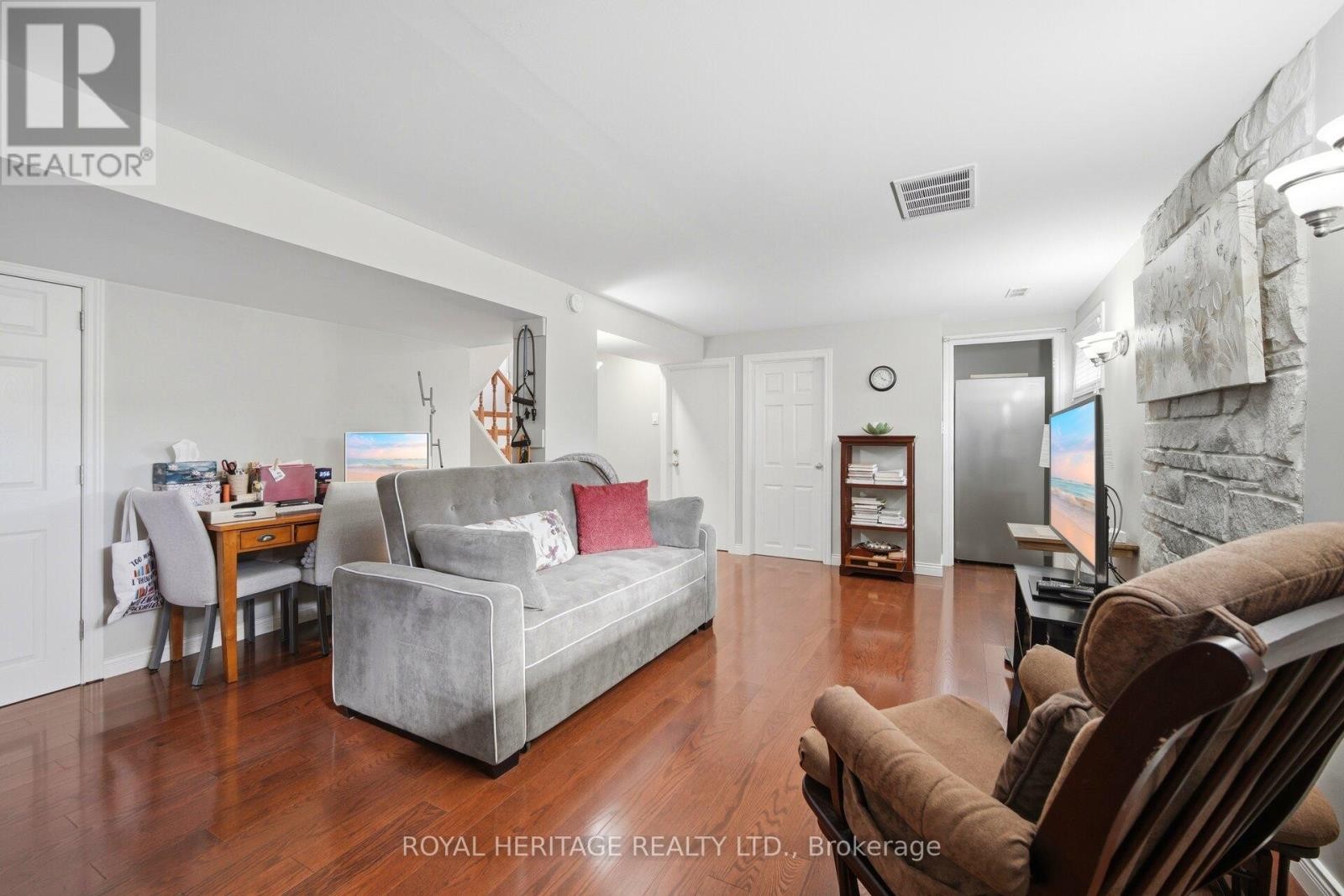 












115 CLOVER RIDGE DRIVE E

,
Ajax (South East),




Ontario
L1S1H1

