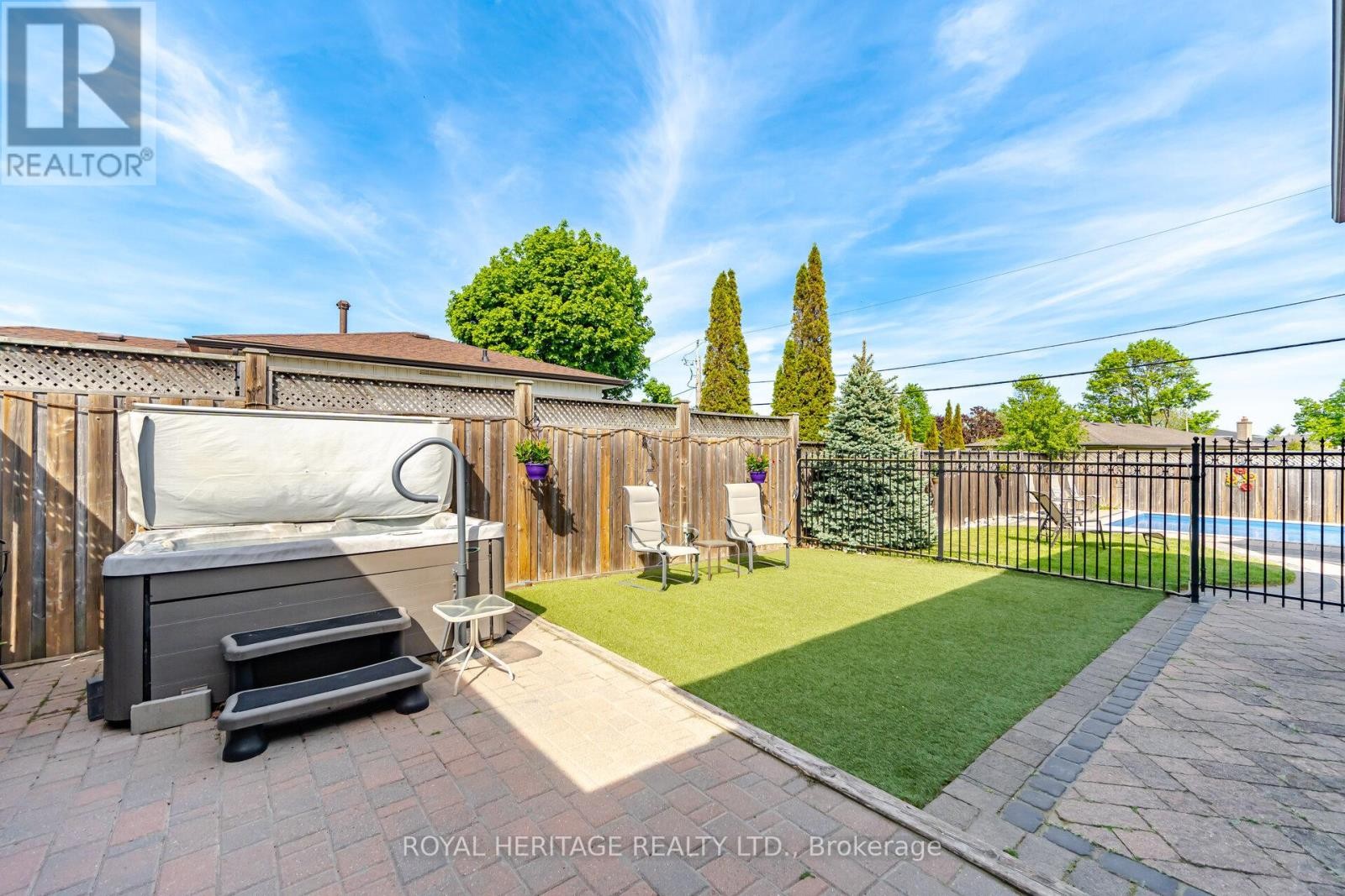 












115 CLOVER RIDGE DRIVE E

,
Ajax (South East),




Ontario
L1S1H1

