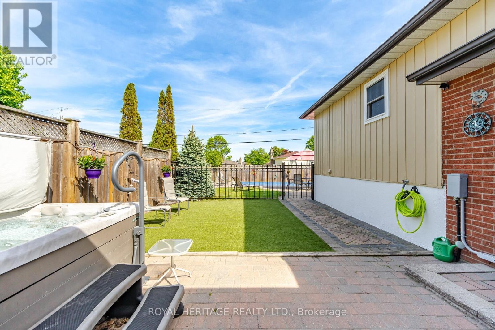 












115 CLOVER RIDGE DRIVE E

,
Ajax (South East),




Ontario
L1S1H1

