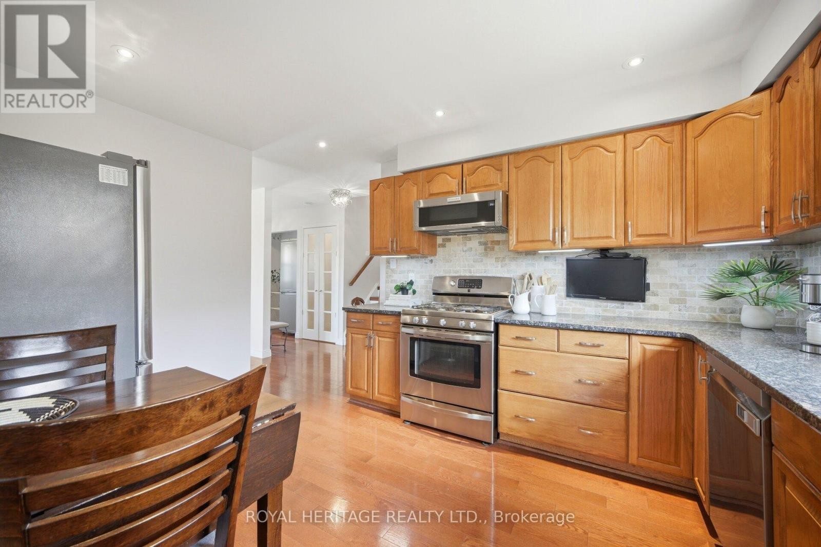 












115 CLOVER RIDGE DRIVE E

,
Ajax (South East),




Ontario
L1S1H1


