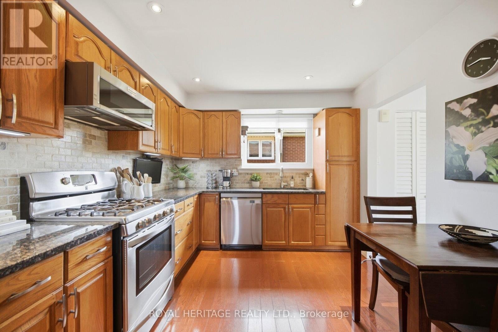 












115 CLOVER RIDGE DRIVE E

,
Ajax (South East),




Ontario
L1S1H1

