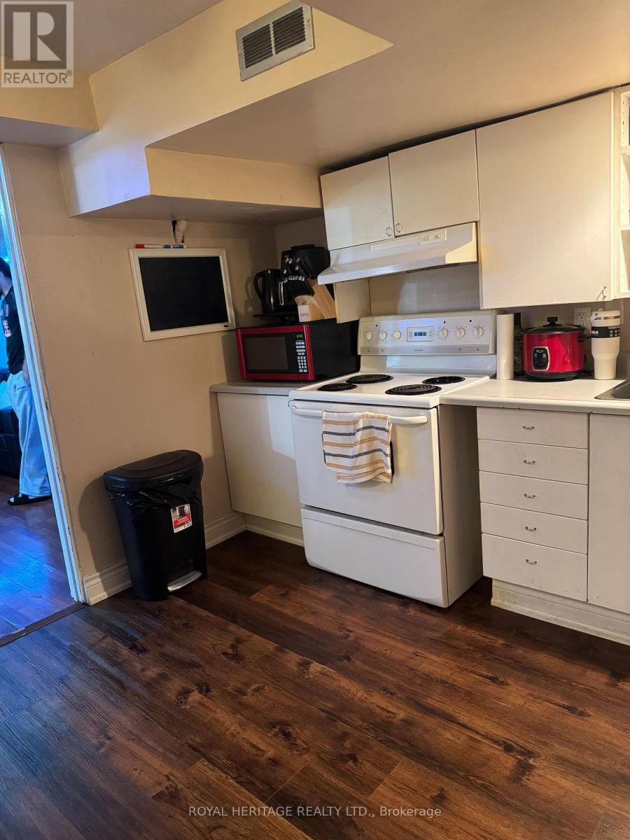 












BSMT - 586 CREEKVIEW CIRCLE

,
Pickering (West Shore),




Ontario
L1W3E4

