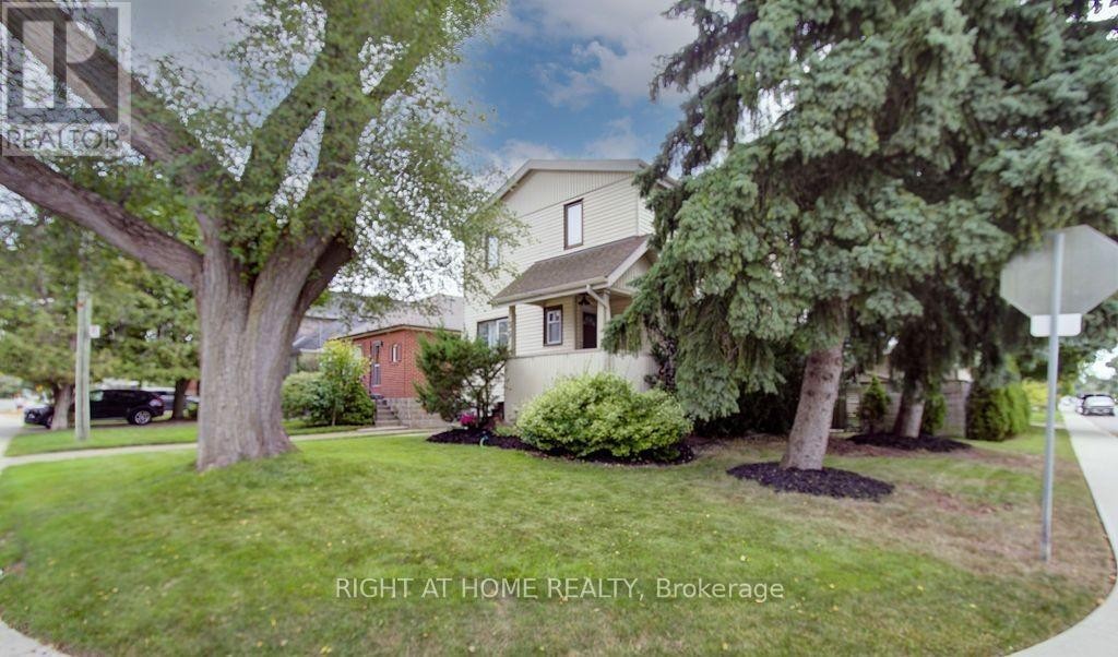 












35 PARK STREET

,
Toronto (Birchcliffe-Cliffside),




Ontario
M1N2N4

