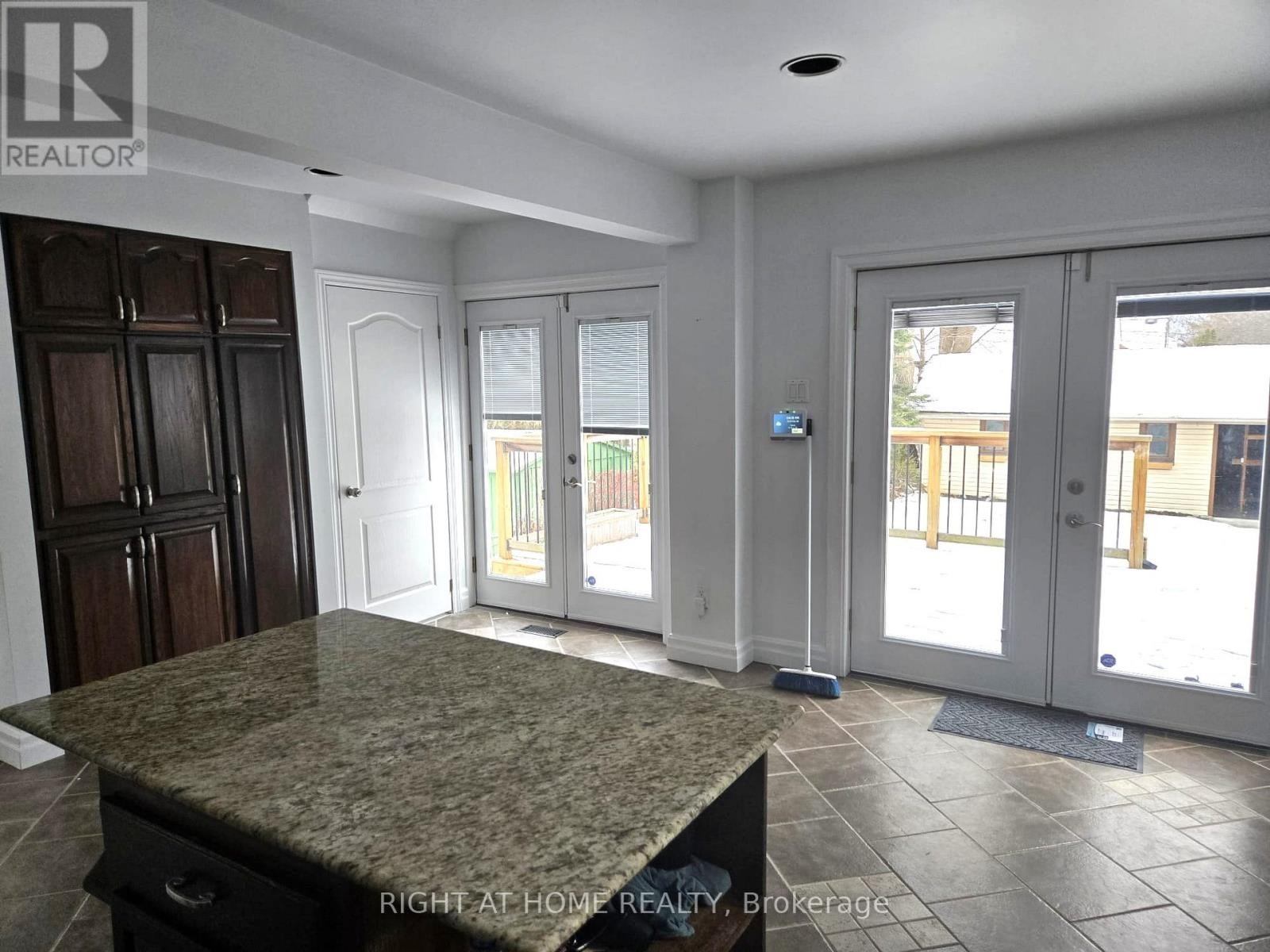 












35 PARK STREET

,
Toronto (Birchcliffe-Cliffside),




Ontario
M1N2N4

