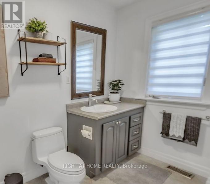












35 PARK STREET

,
Toronto (Birchcliffe-Cliffside),




Ontario
M1N2N4

