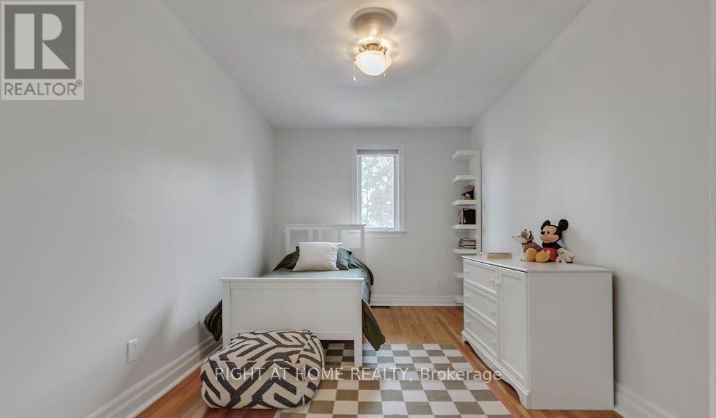 












35 PARK STREET

,
Toronto (Birchcliffe-Cliffside),




Ontario
M1N2N4

