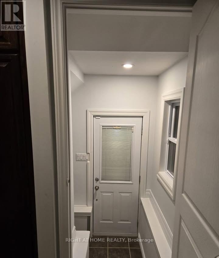 












35 PARK STREET

,
Toronto (Birchcliffe-Cliffside),




Ontario
M1N2N4

