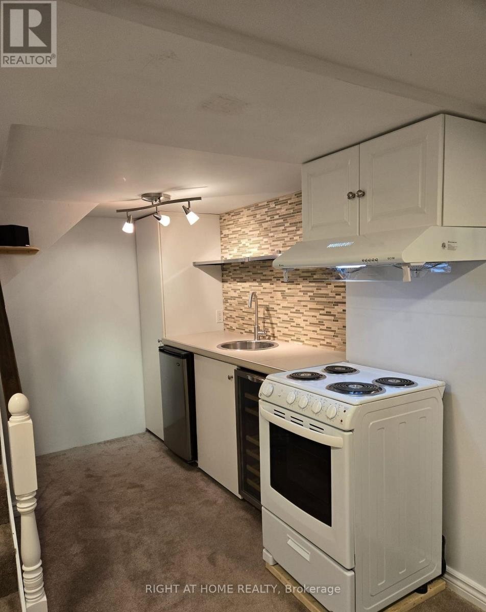 












35 PARK STREET

,
Toronto (Birchcliffe-Cliffside),




Ontario
M1N2N4

