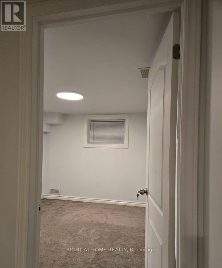 












35 PARK STREET

,
Toronto (Birchcliffe-Cliffside),




Ontario
M1N2N4

