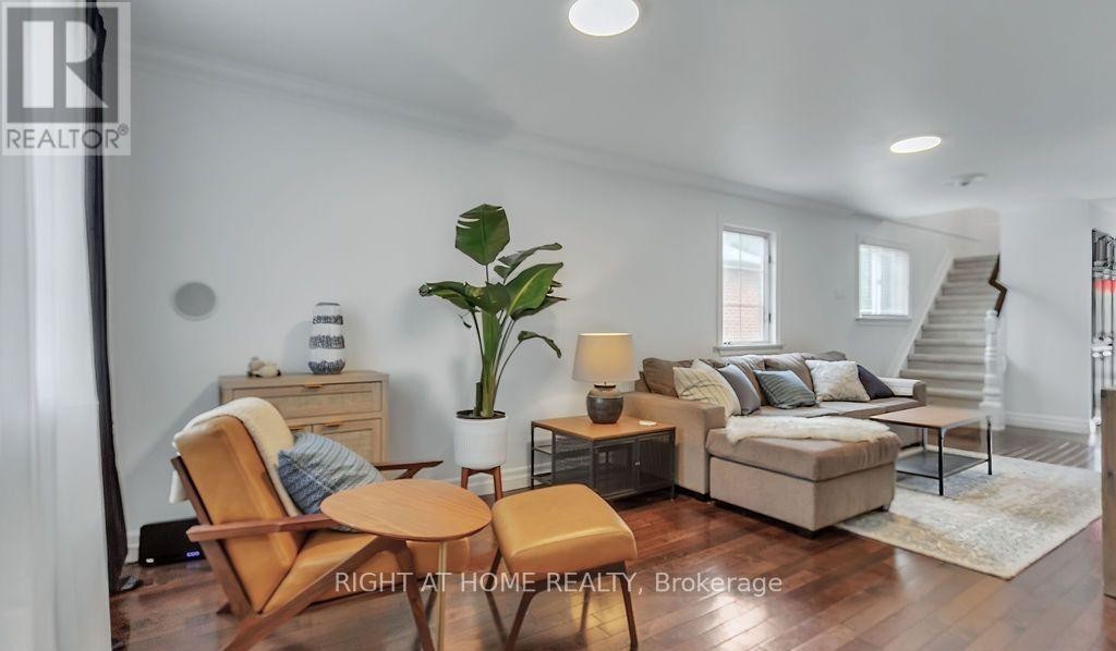 












35 PARK STREET

,
Toronto (Birchcliffe-Cliffside),




Ontario
M1N2N4

