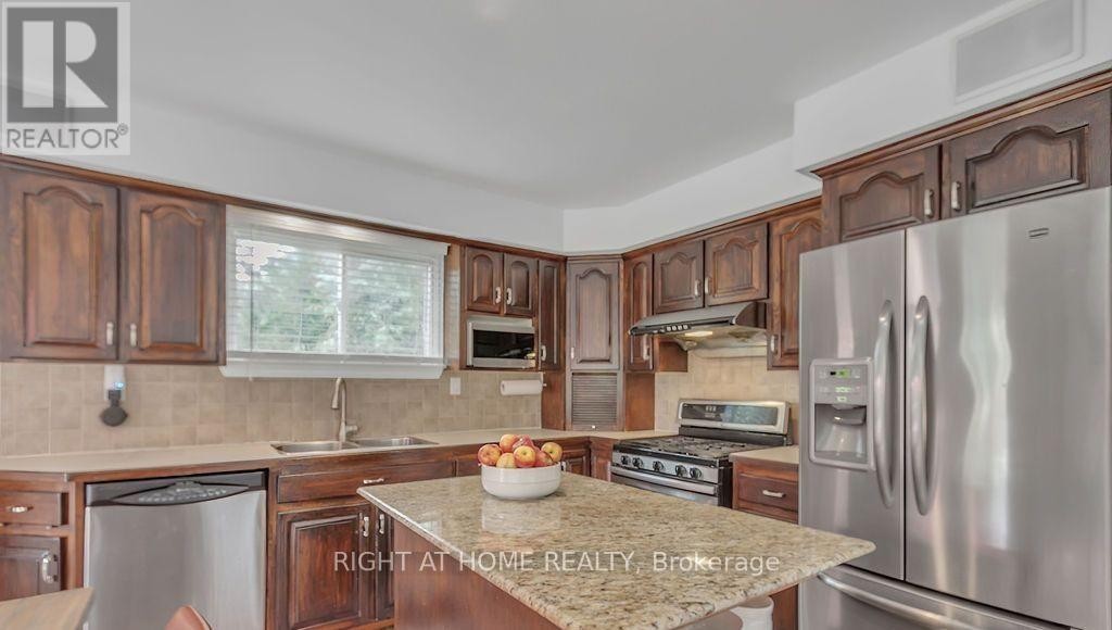 












35 PARK STREET

,
Toronto (Birchcliffe-Cliffside),




Ontario
M1N2N4

