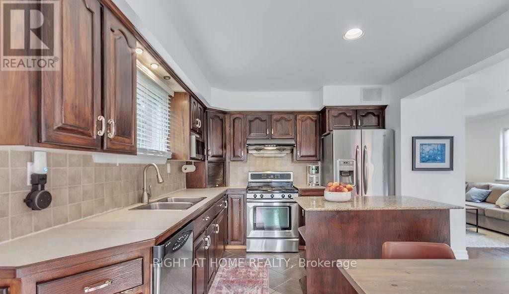 












35 PARK STREET

,
Toronto (Birchcliffe-Cliffside),




Ontario
M1N2N4

