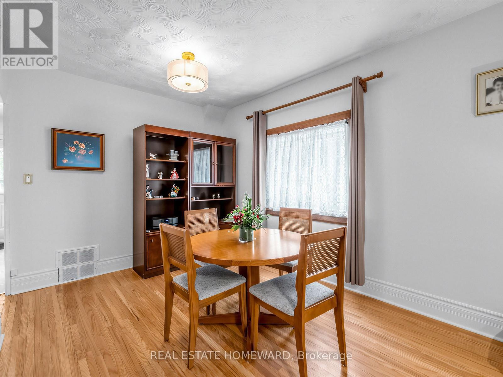 












132 WOODMOUNT AVENUE

,
Toronto (Danforth Village-East York),




Ontario
M4C3Y8

