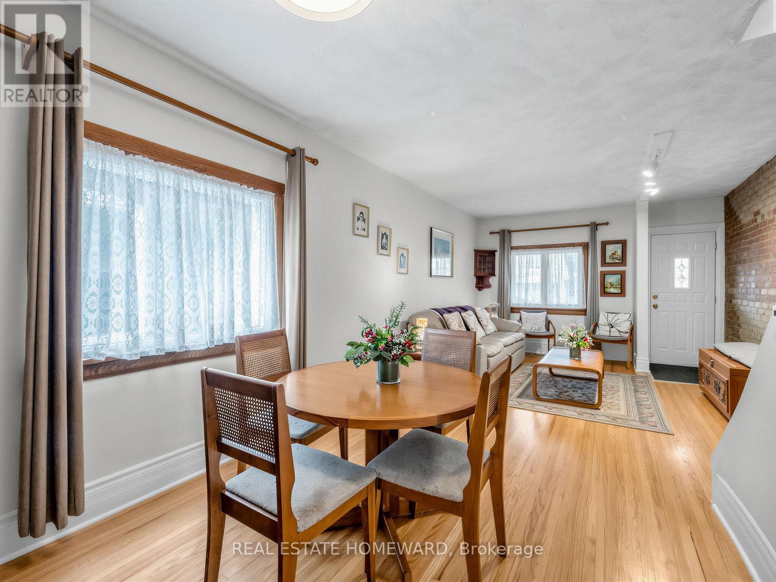 












132 WOODMOUNT AVENUE

,
Toronto (Danforth Village-East York),




Ontario
M4C3Y8


