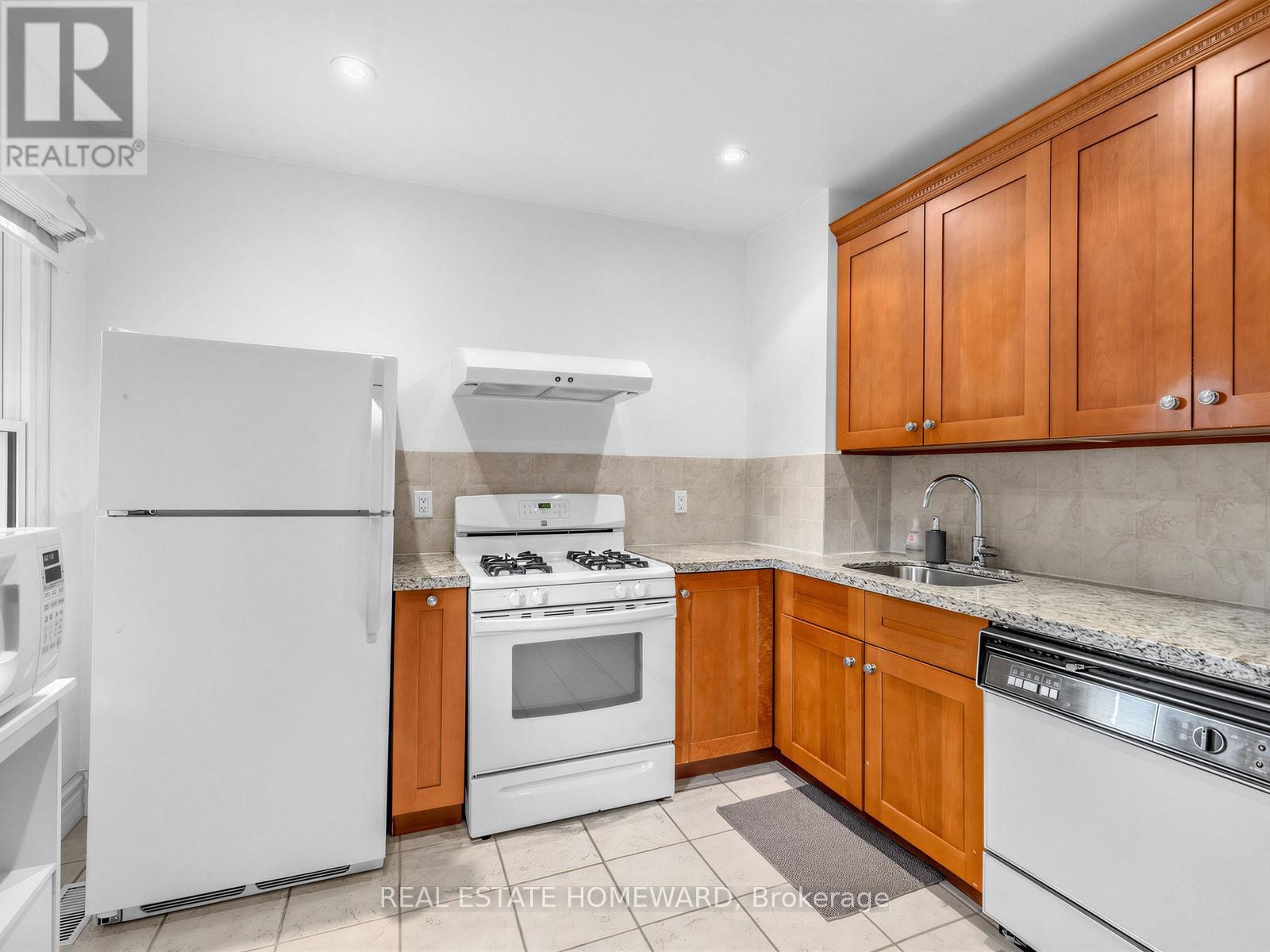 












132 WOODMOUNT AVENUE

,
Toronto (Danforth Village-East York),




Ontario
M4C3Y8

