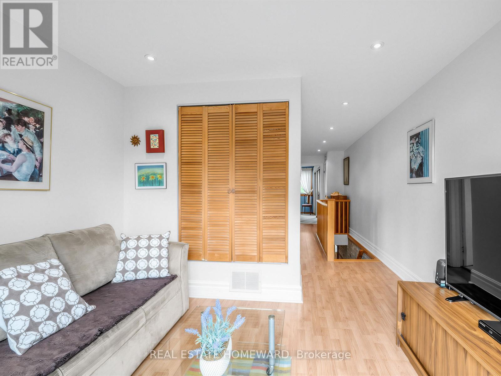 












132 WOODMOUNT AVENUE

,
Toronto (Danforth Village-East York),




Ontario
M4C3Y8

