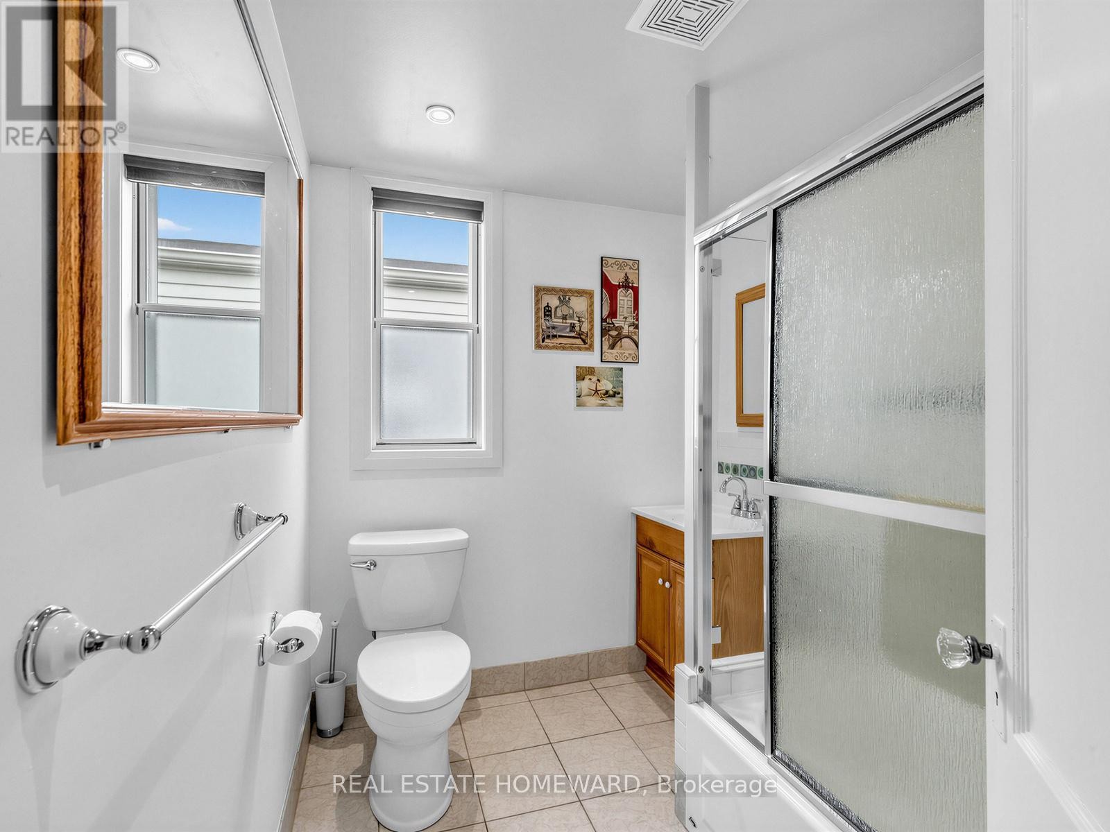 












132 WOODMOUNT AVENUE

,
Toronto (Danforth Village-East York),




Ontario
M4C3Y8

