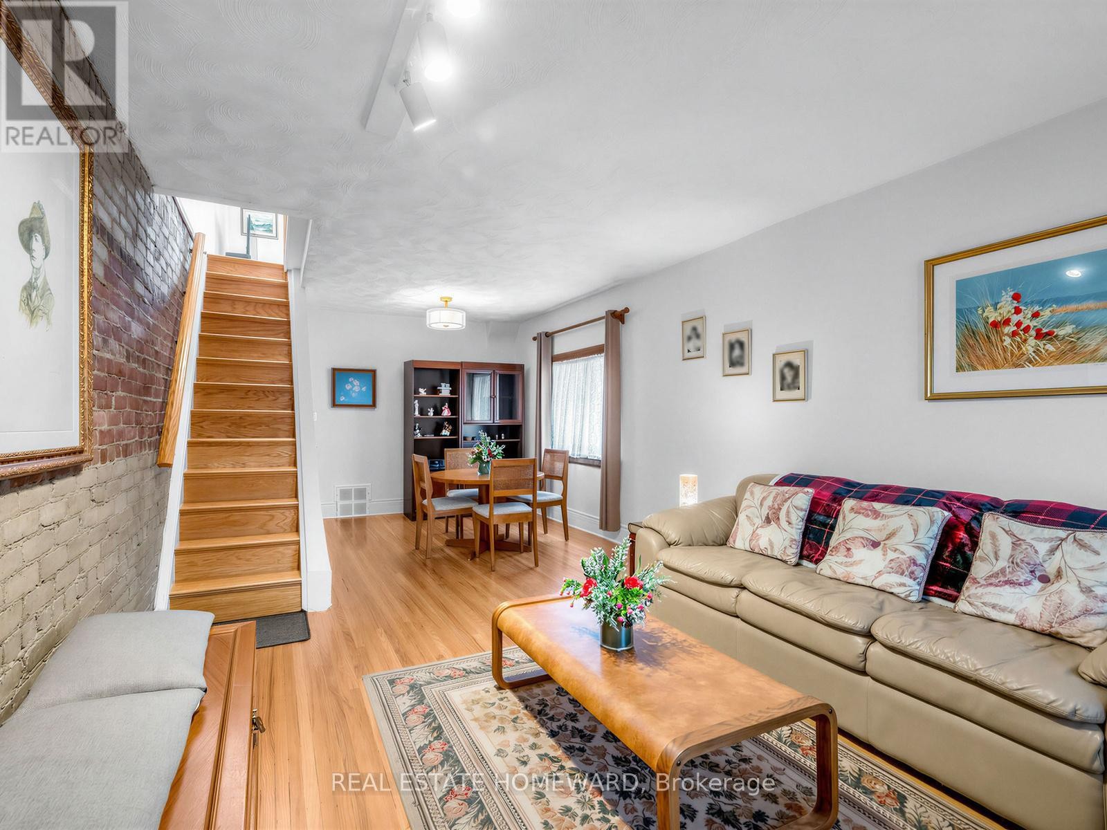 












132 WOODMOUNT AVENUE

,
Toronto (Danforth Village-East York),




Ontario
M4C3Y8

