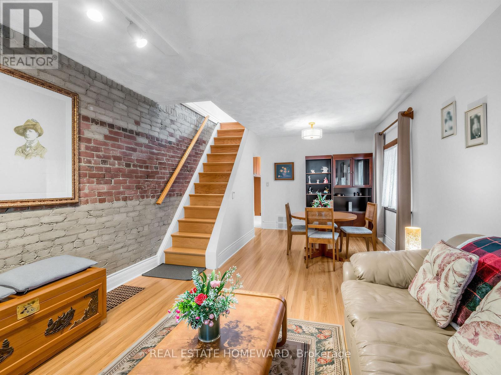 












132 WOODMOUNT AVENUE

,
Toronto (Danforth Village-East York),




Ontario
M4C3Y8

