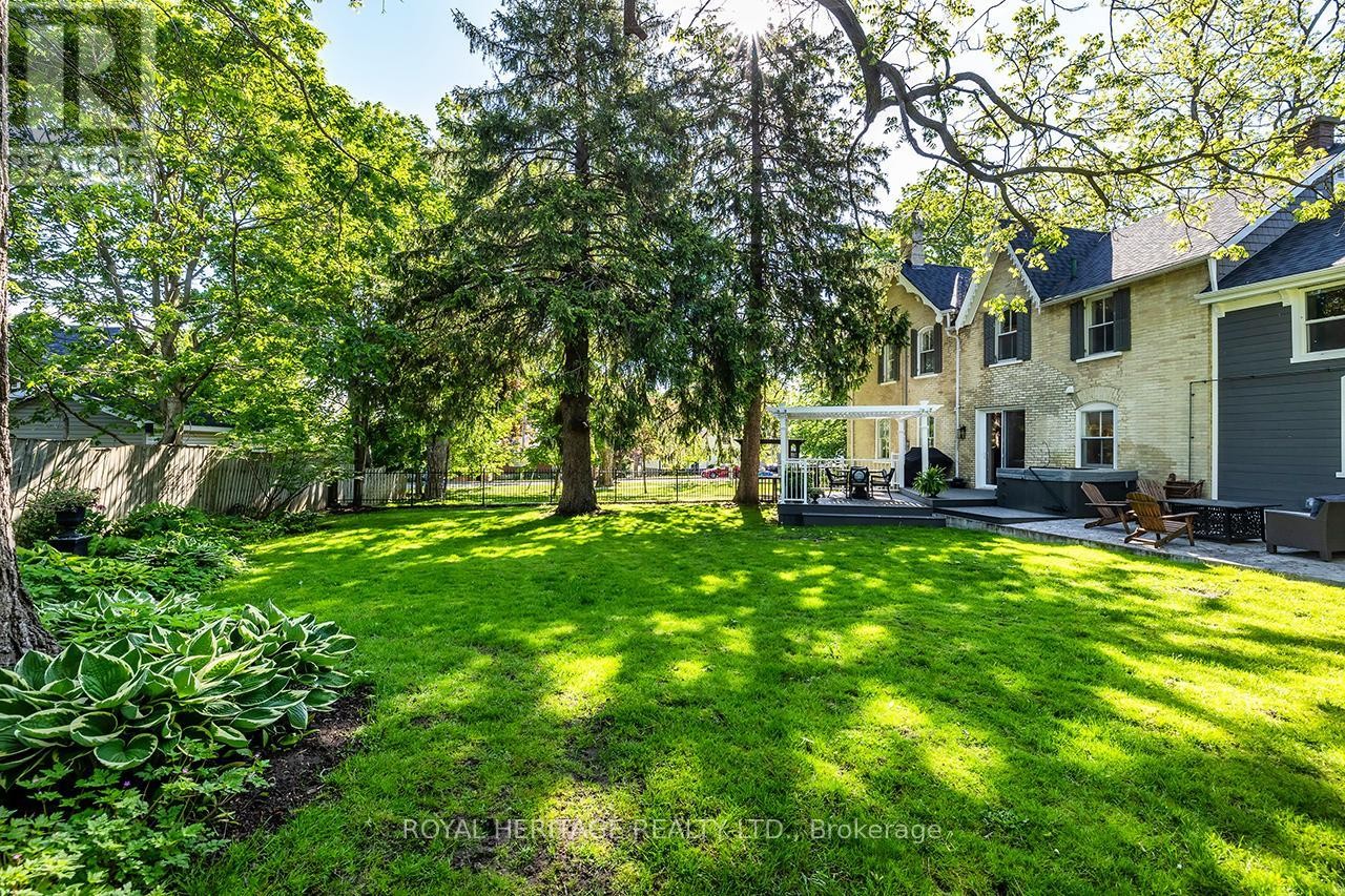 












220 COCHRANE STREET

,
Scugog (Port Perry),




Ontario
L9L1M1

