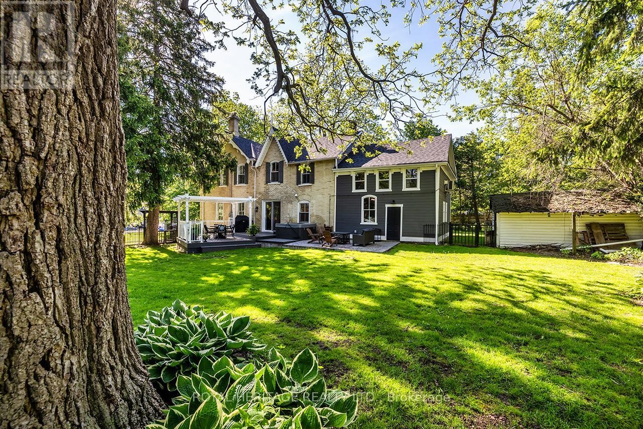 












220 COCHRANE STREET

,
Scugog (Port Perry),




Ontario
L9L1M1

