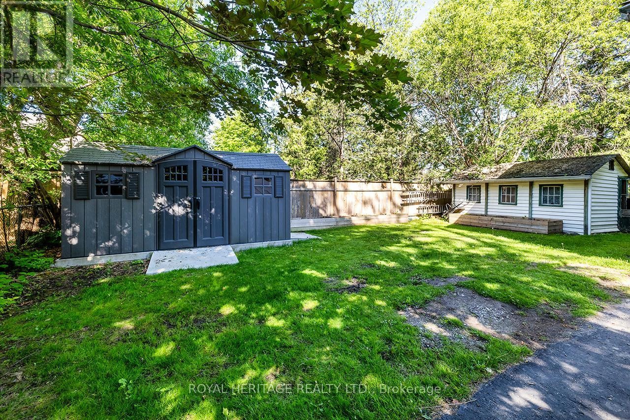 












220 COCHRANE STREET

,
Scugog (Port Perry),




Ontario
L9L1M1

