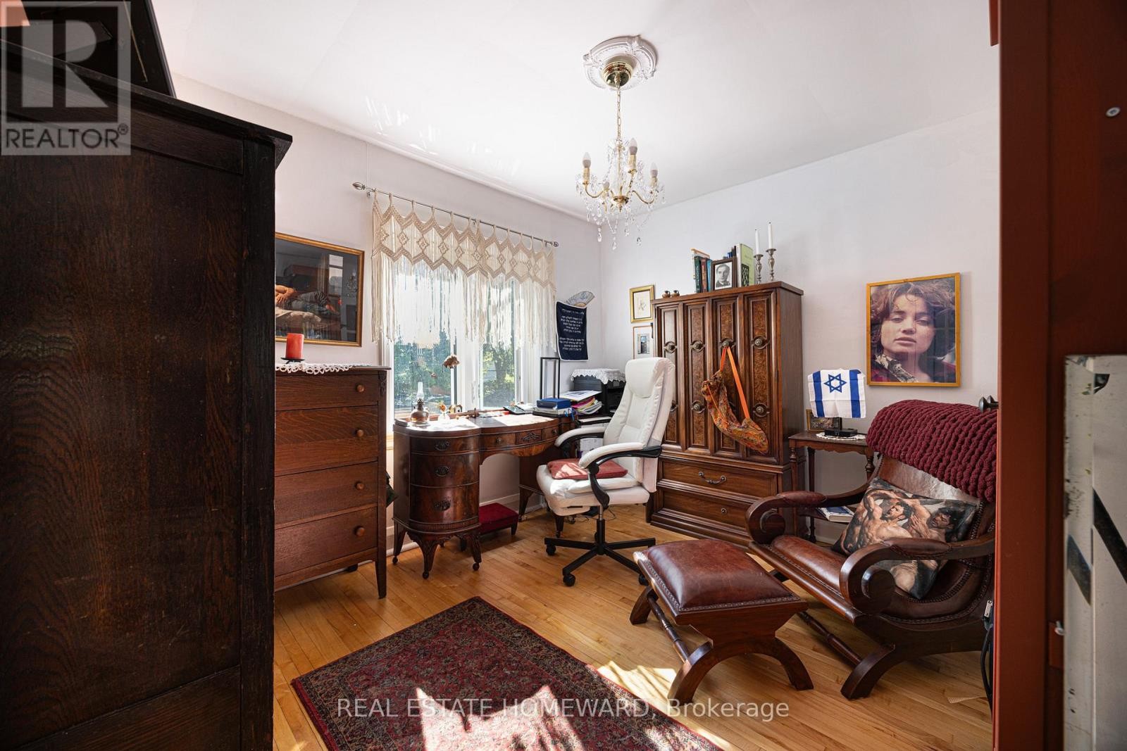 












69 HERTLE AVENUE

,
Toronto (Greenwood-Coxwell),




Ontario
M4L2T3

