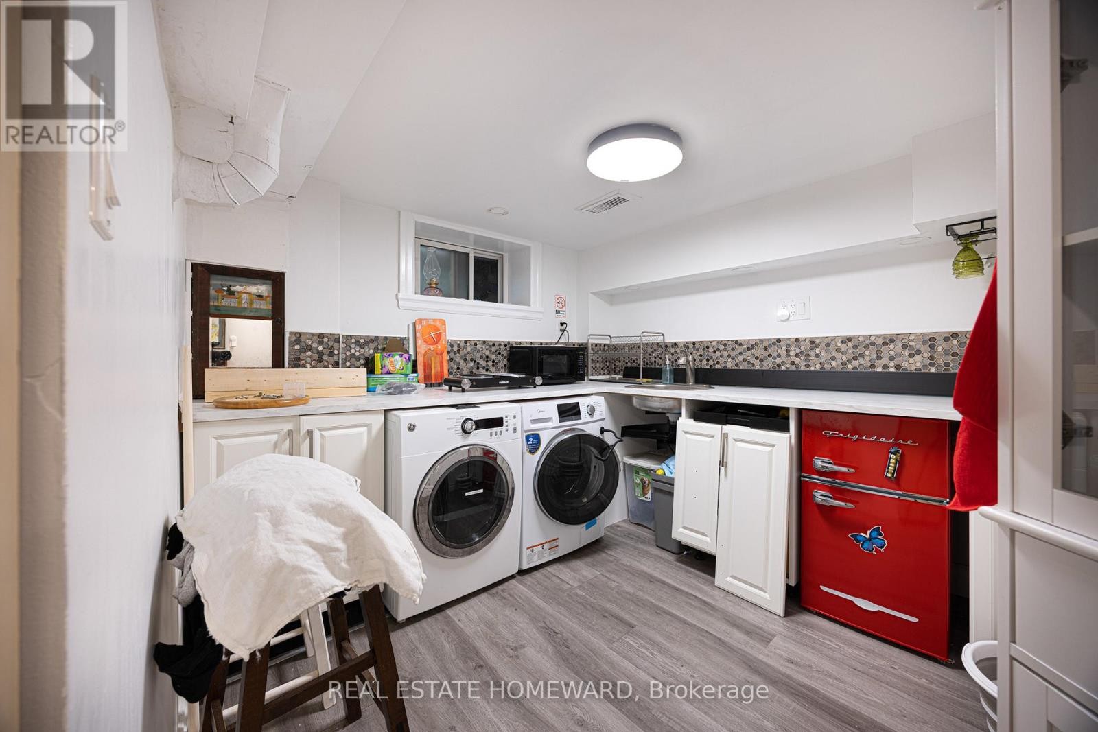 












69 HERTLE AVENUE

,
Toronto (Greenwood-Coxwell),




Ontario
M4L2T3

