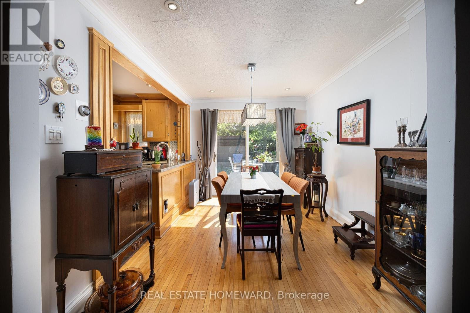 












69 HERTLE AVENUE

,
Toronto (Greenwood-Coxwell),




Ontario
M4L2T3

