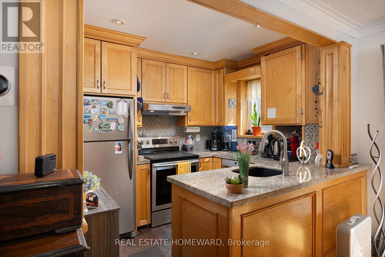 












69 HERTLE AVENUE

,
Toronto (Greenwood-Coxwell),




Ontario
M4L2T3

