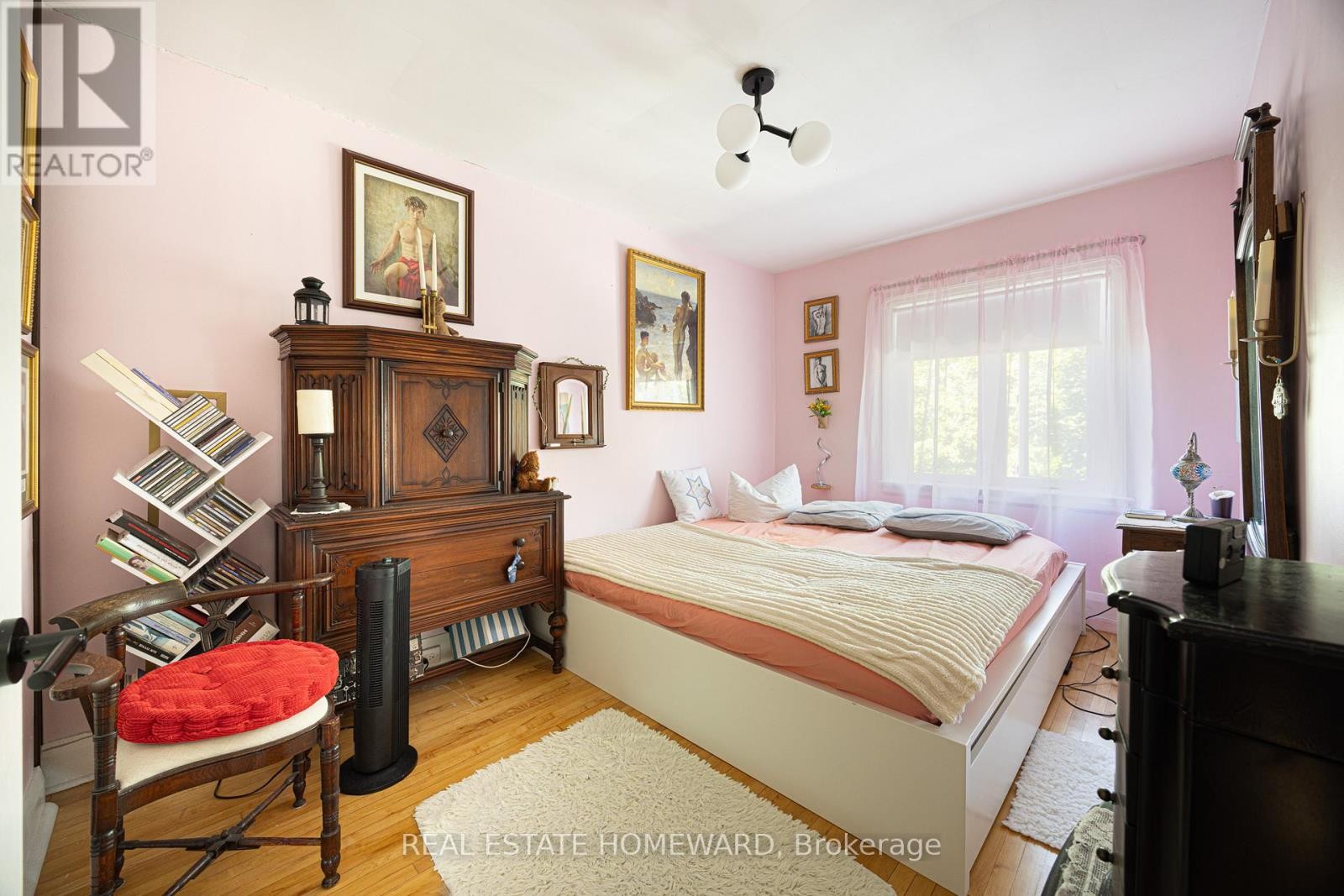 












69 HERTLE AVENUE

,
Toronto (Greenwood-Coxwell),




Ontario
M4L2T3

