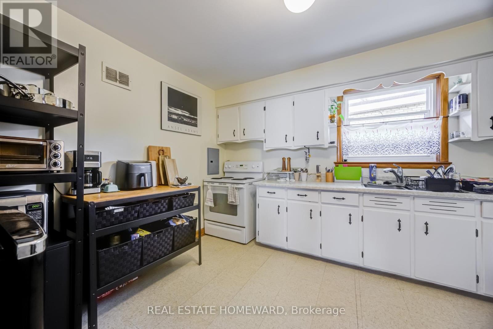 












170 WHEELER AVENUE

,
Toronto (The Beaches),




Ontario
M4L3V4

