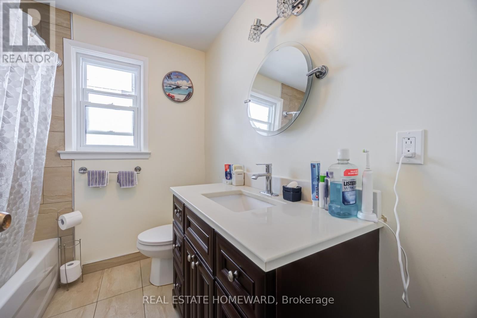 












170 WHEELER AVENUE

,
Toronto (The Beaches),




Ontario
M4L3V4

