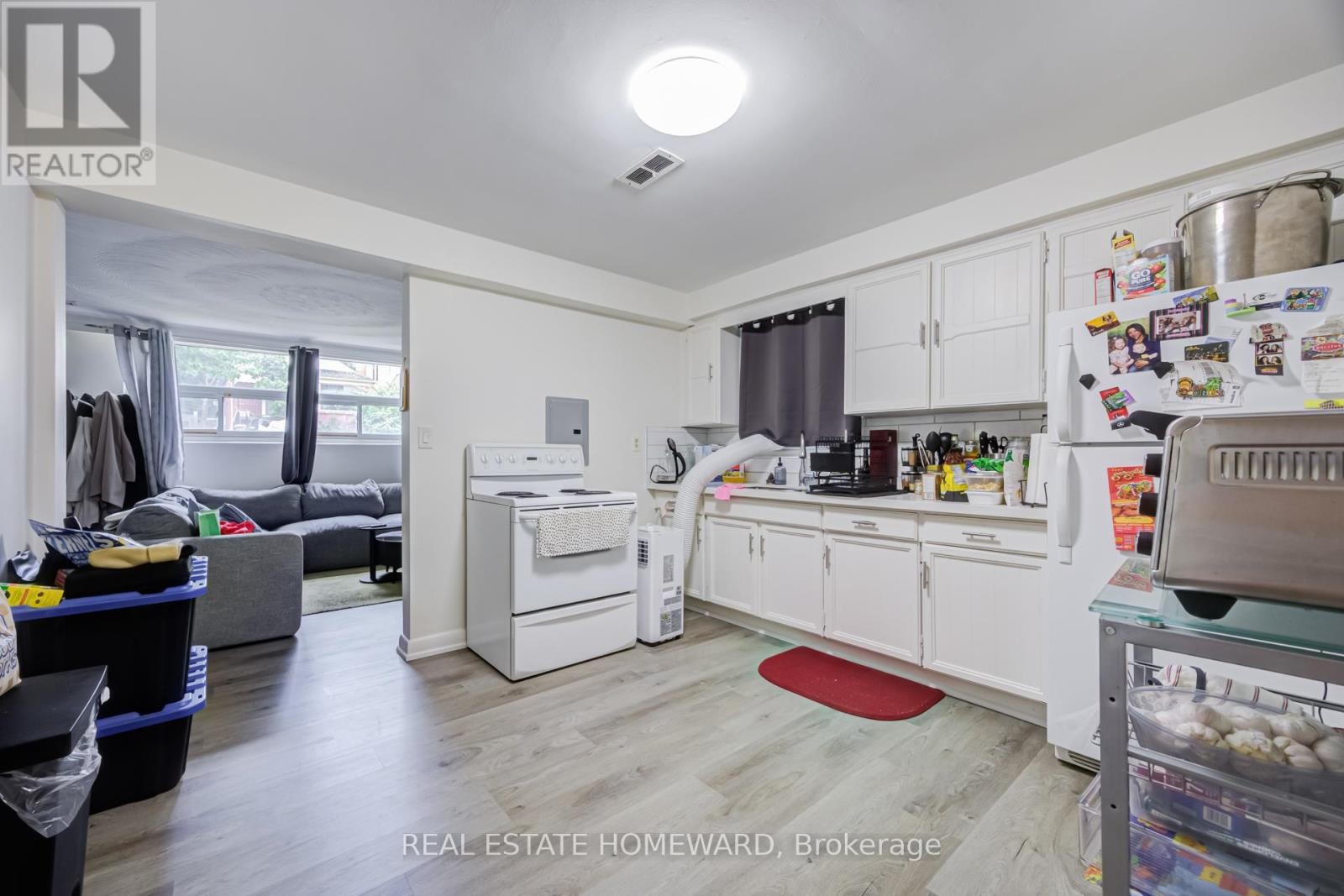 












170 WHEELER AVENUE

,
Toronto (The Beaches),




Ontario
M4L3V4

