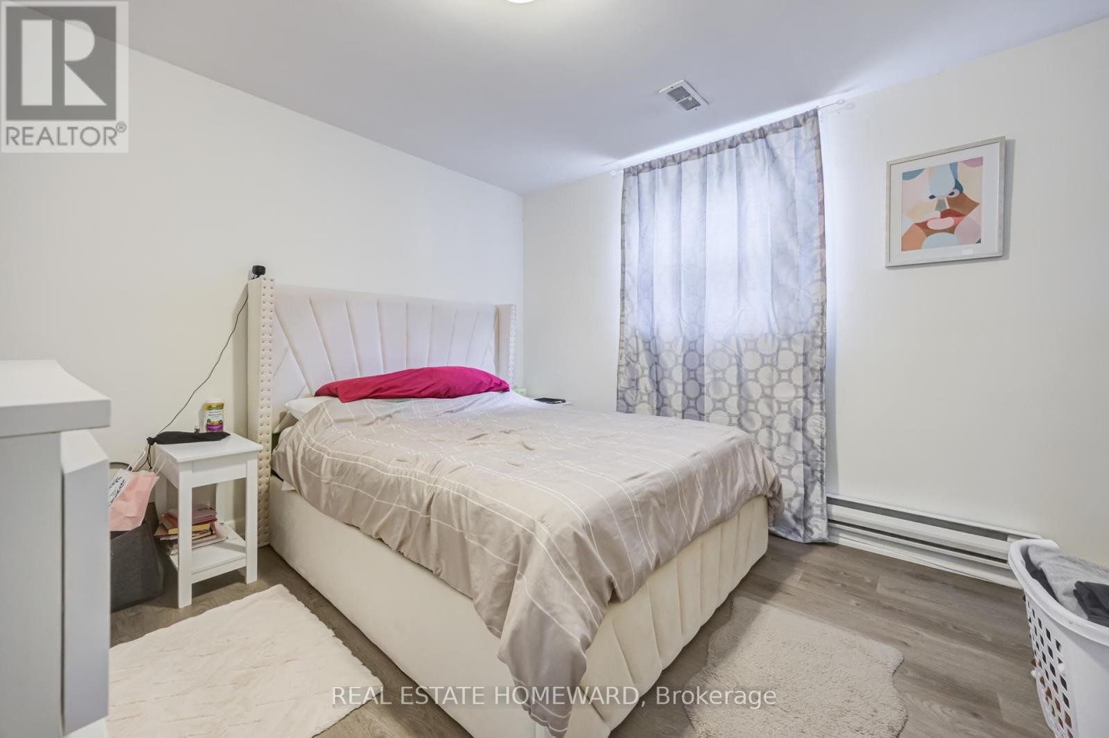 












170 WHEELER AVENUE

,
Toronto (The Beaches),




Ontario
M4L3V4


