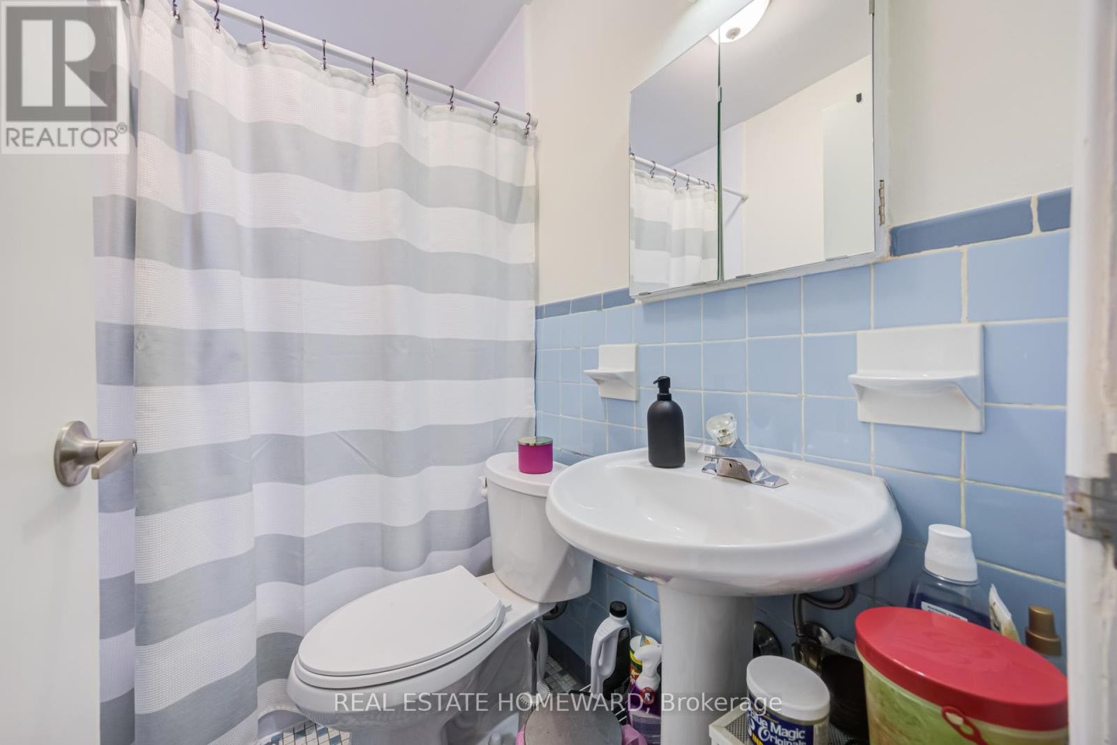 












170 WHEELER AVENUE

,
Toronto (The Beaches),




Ontario
M4L3V4

