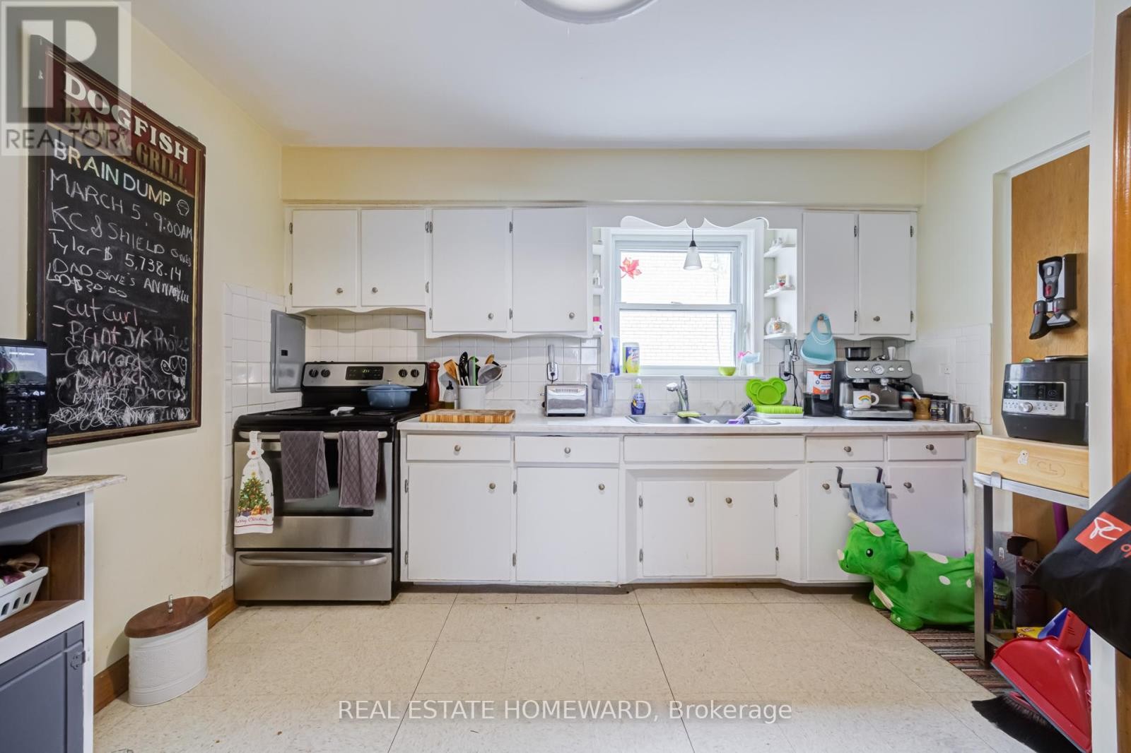 












170 WHEELER AVENUE

,
Toronto (The Beaches),




Ontario
M4L3V4

