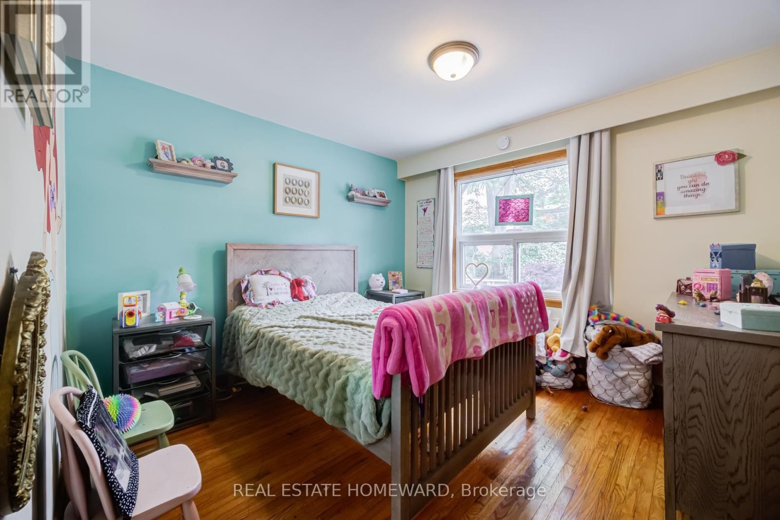 












170 WHEELER AVENUE

,
Toronto (The Beaches),




Ontario
M4L3V4

