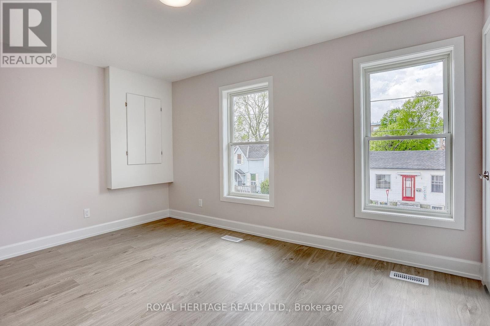 












145 CENTRE STREET N

,
Oshawa (O'Neill),




Ontario
L1G4C2

