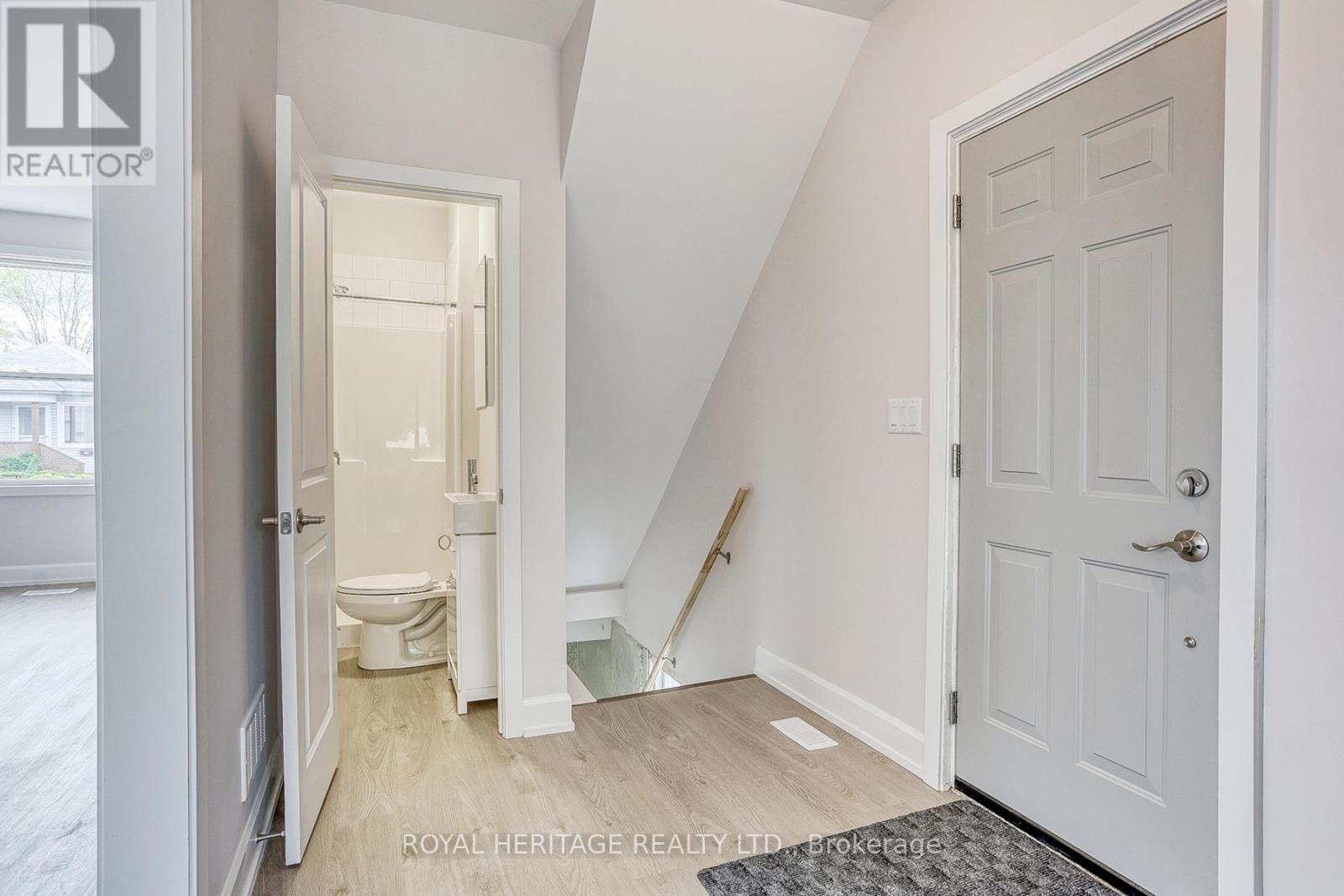 












145 CENTRE STREET N

,
Oshawa (O'Neill),




Ontario
L1G4C2

