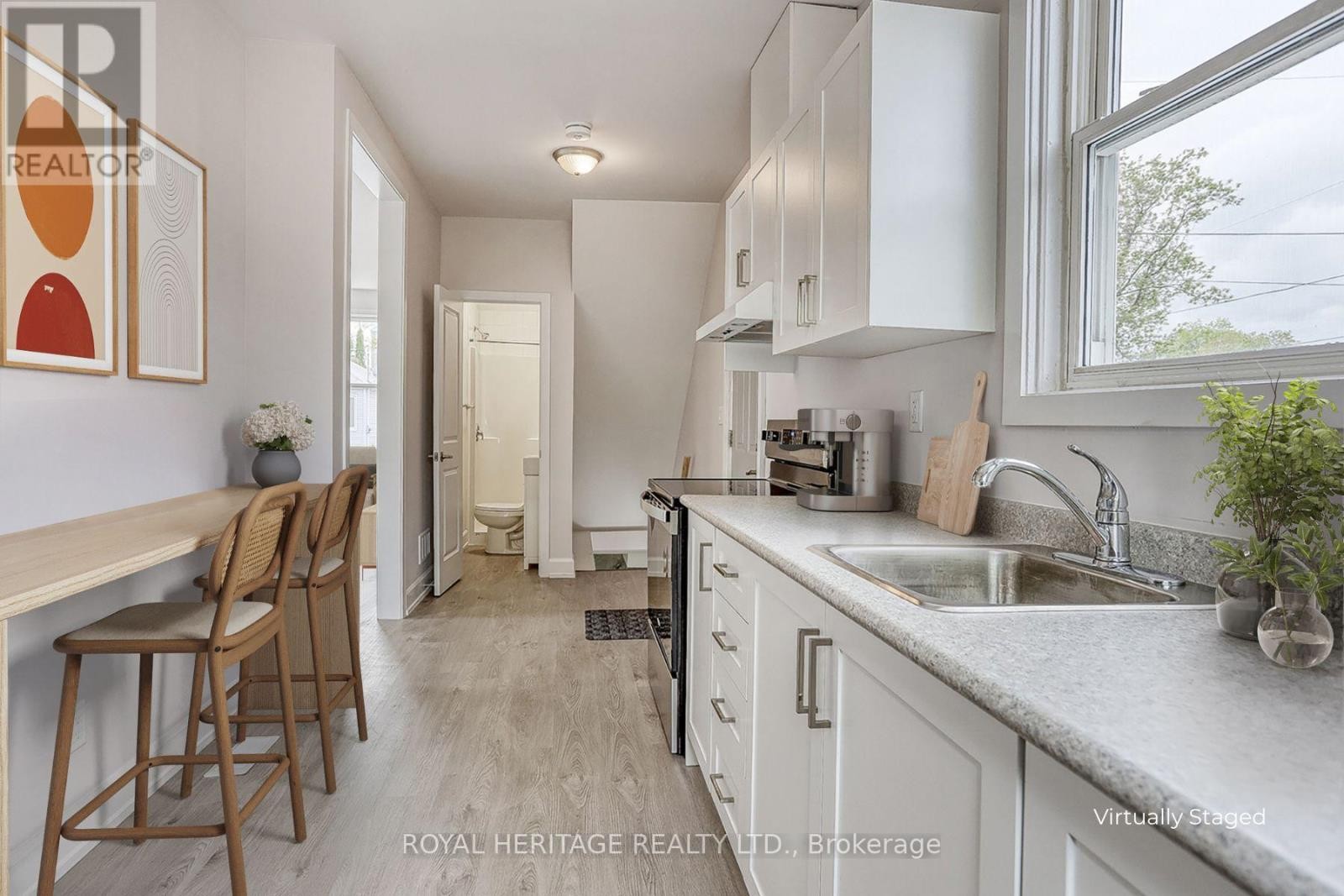 












145 CENTRE STREET N

,
Oshawa (O'Neill),




Ontario
L1G4C2

