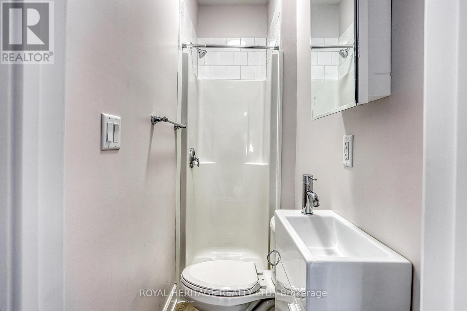 












145 CENTRE STREET N

,
Oshawa (O'Neill),




Ontario
L1G4C2

