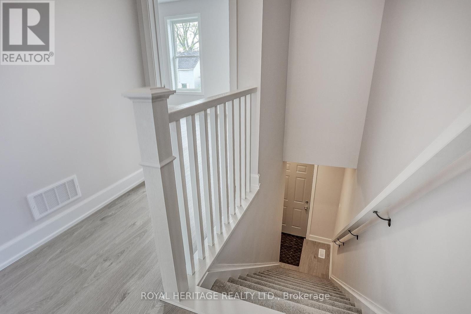 












145 CENTRE STREET N

,
Oshawa (O'Neill),




Ontario
L1G4C2

