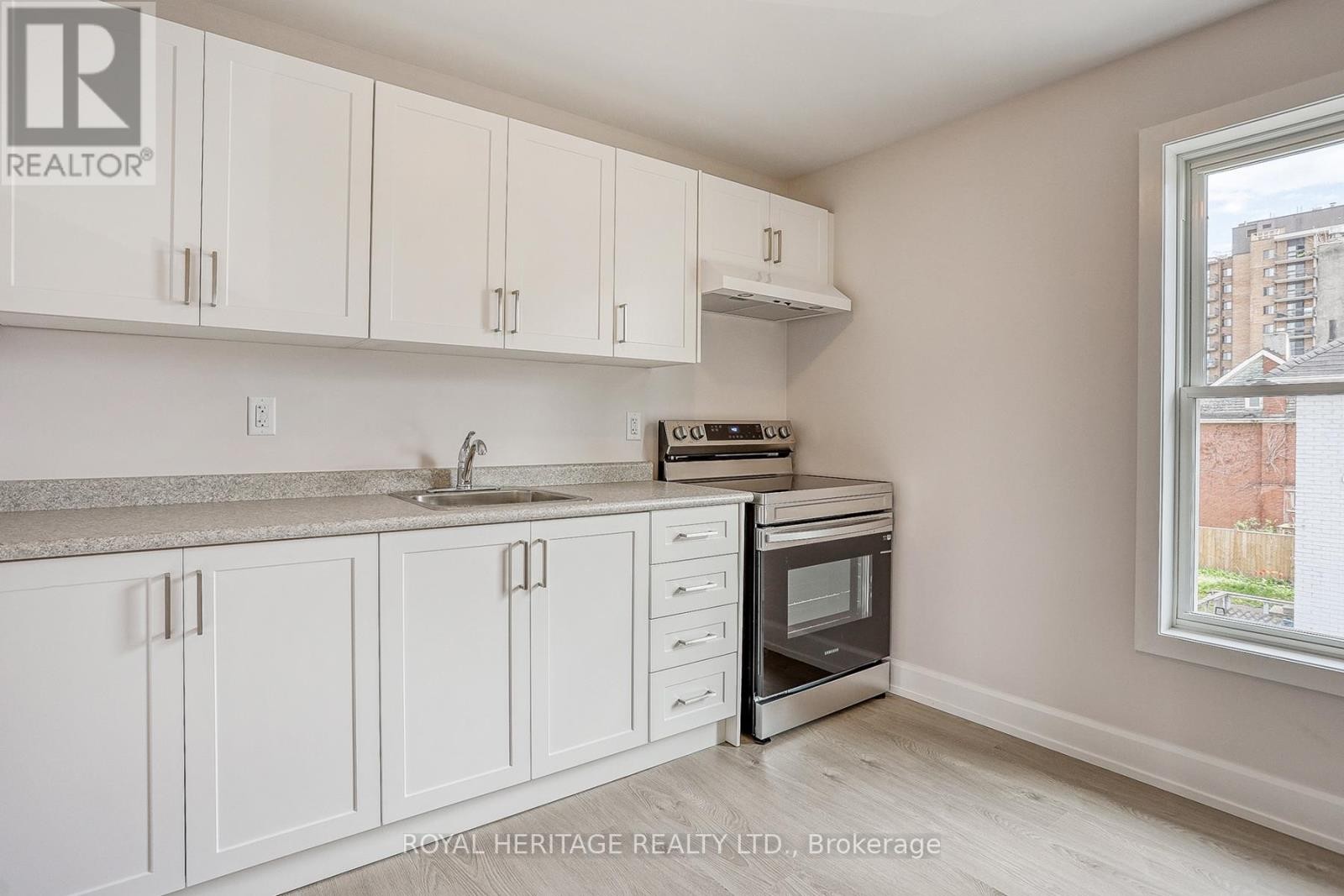 












145 CENTRE STREET N

,
Oshawa (O'Neill),




Ontario
L1G4C2

