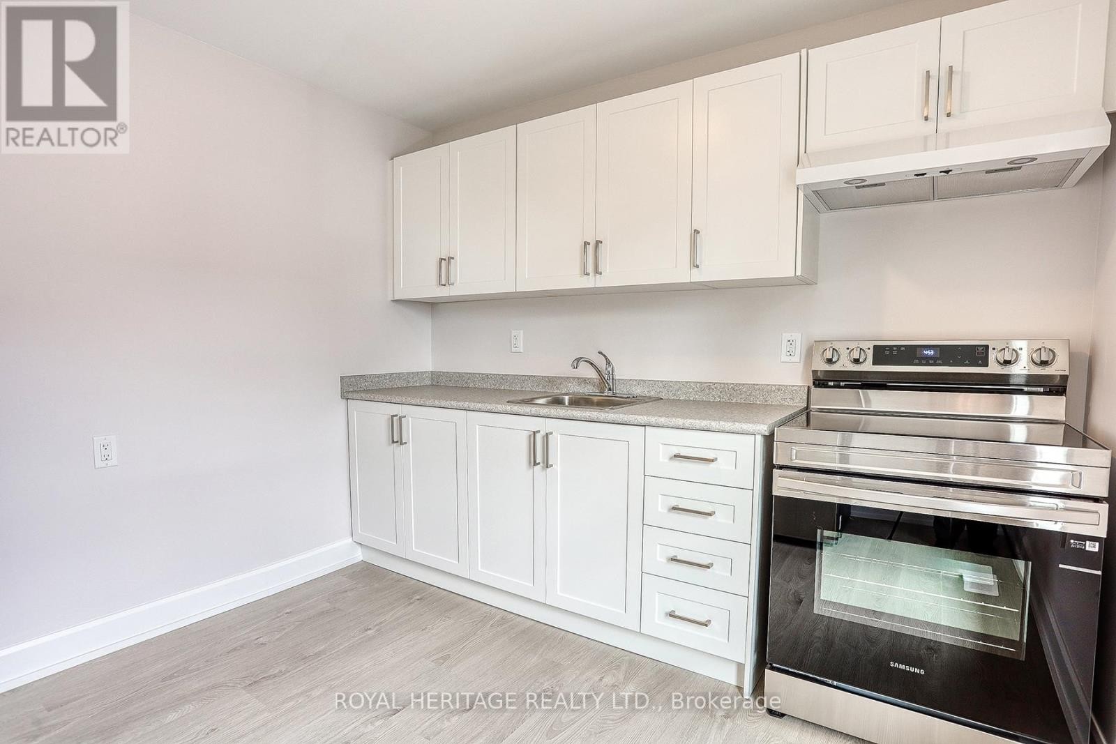 












145 CENTRE STREET N

,
Oshawa (O'Neill),




Ontario
L1G4C2

