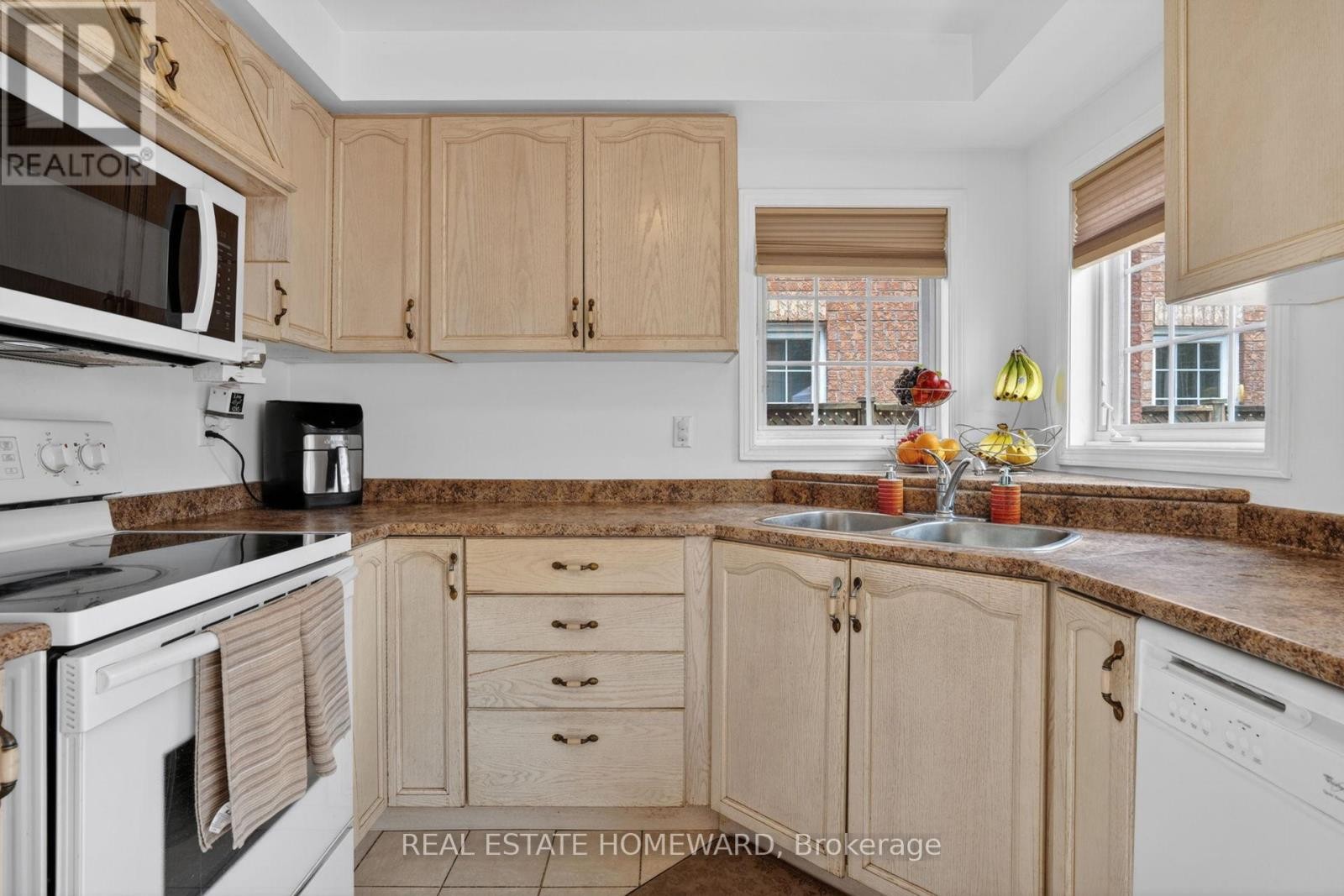 












133 TREMOUNT STREET

,
Whitby (Brooklin),




Ontario
L1M1G1

