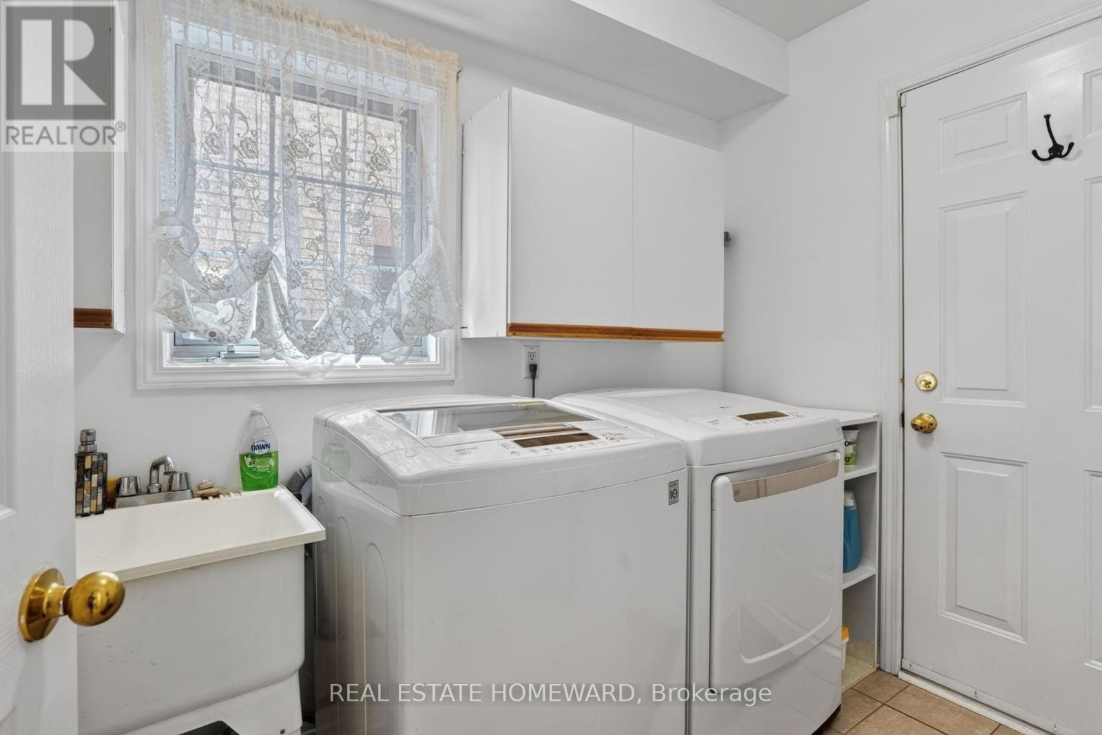 












133 TREMOUNT STREET

,
Whitby (Brooklin),




Ontario
L1M1G1

