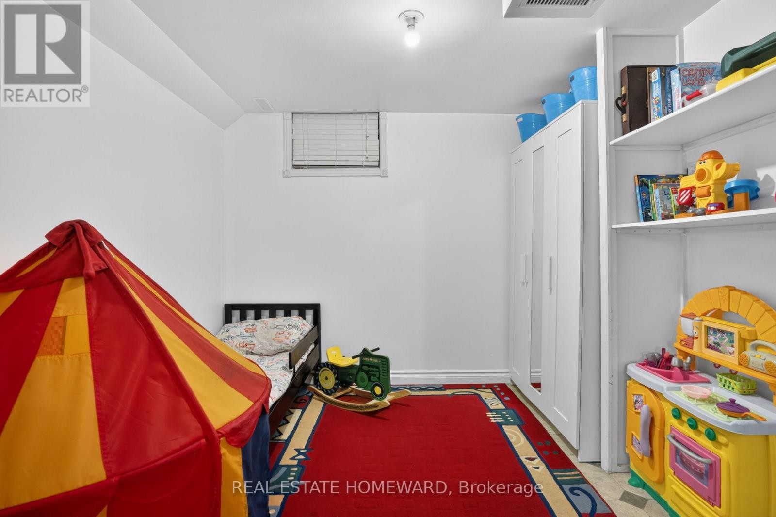 












133 TREMOUNT STREET

,
Whitby (Brooklin),




Ontario
L1M1G1

