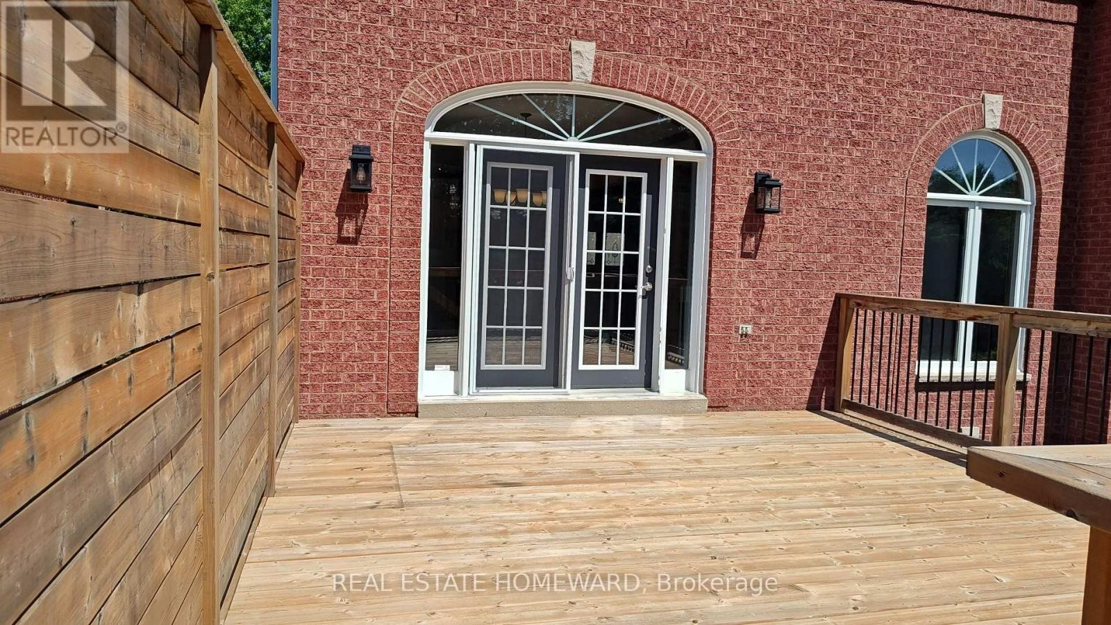 












807 PRIMROSE COURT

,
Pickering (Liverpool),




Ontario
L1X2S8

